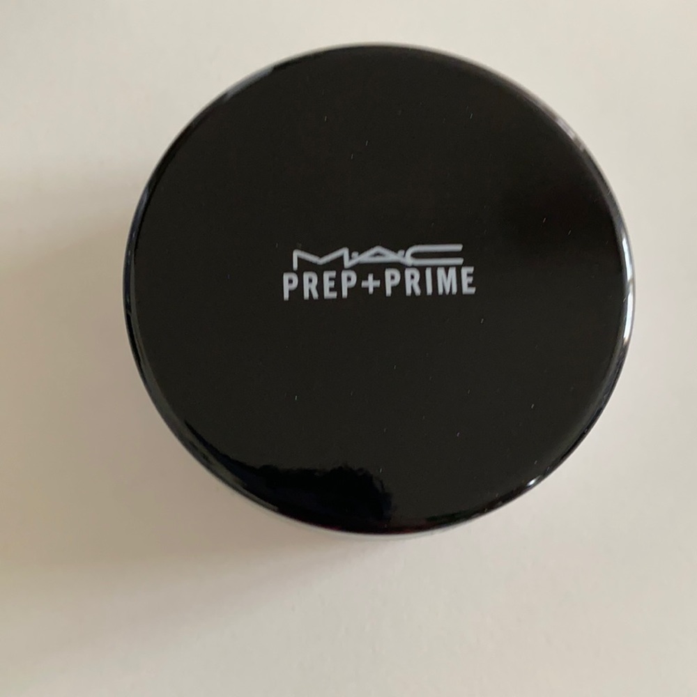 MAC Prep+Prime Transparent Finishing Powder.